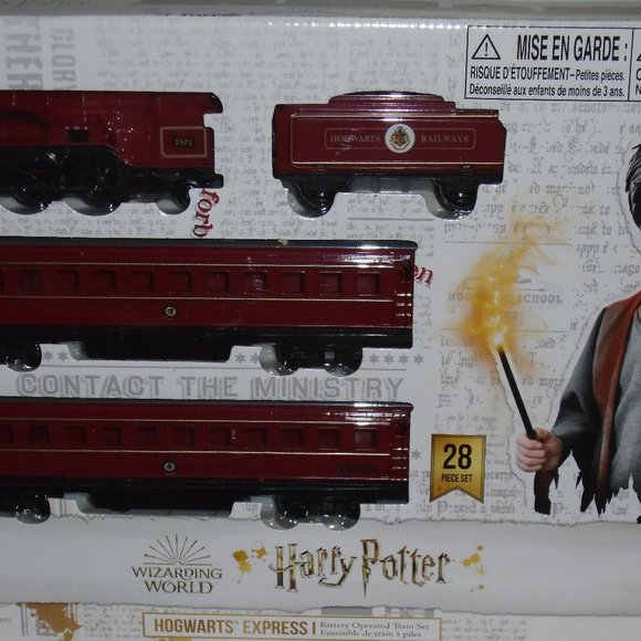 LIONEL, HARRY POTTER, HOGWARTS EXPRESS, TRAIN SET, 28 PIECE SET, BRAND NEW!! - Picture 12 of 12